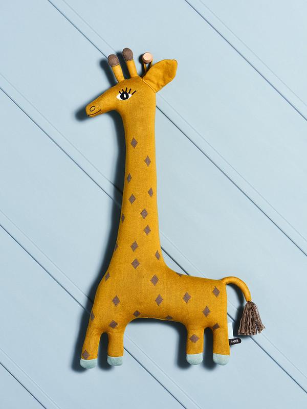 noah the giraffe design by oyoy 2