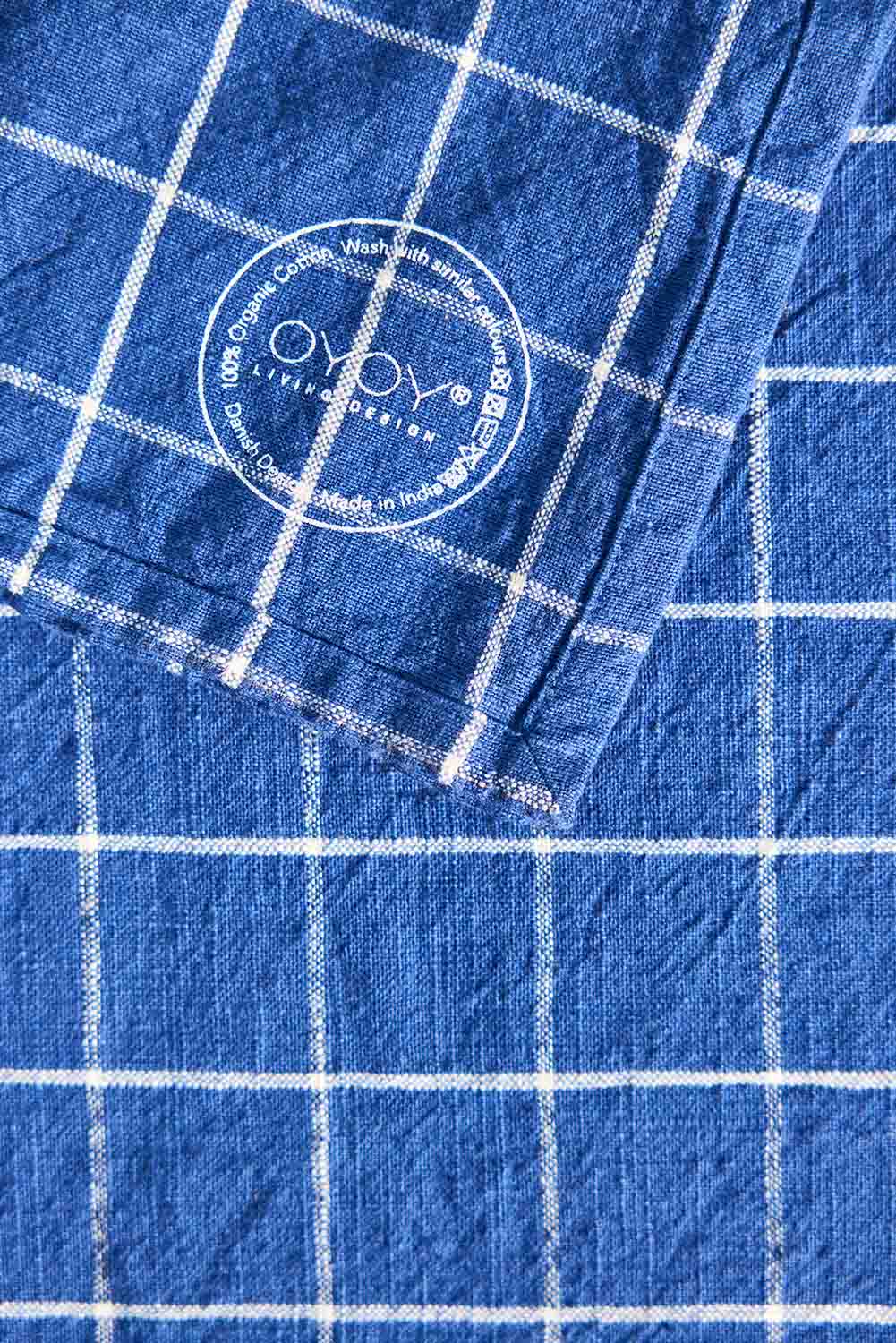 grid napkin set in dark blue 2
