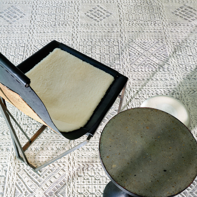 rei07 jadene hand knotted geometric white light gray area rug design by jaipur 5